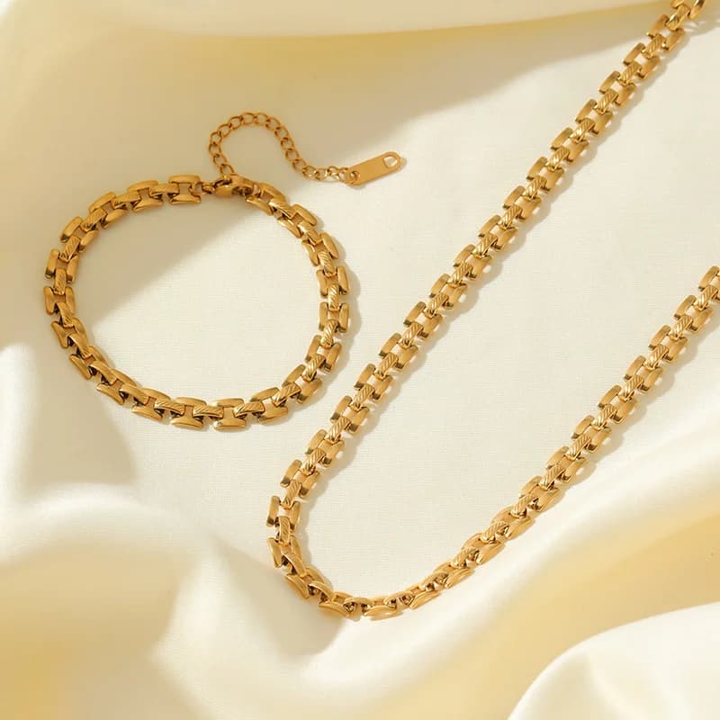 Gouden geometrische ketting en armband set