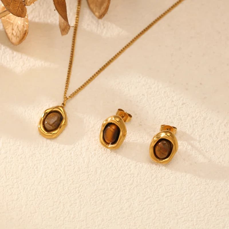 Vintage bruine steen hanger ketting en oorbellen set