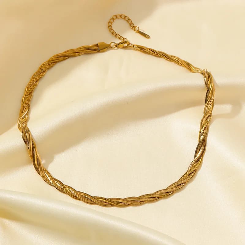 Set van ketting en armband met gevlochten kruis