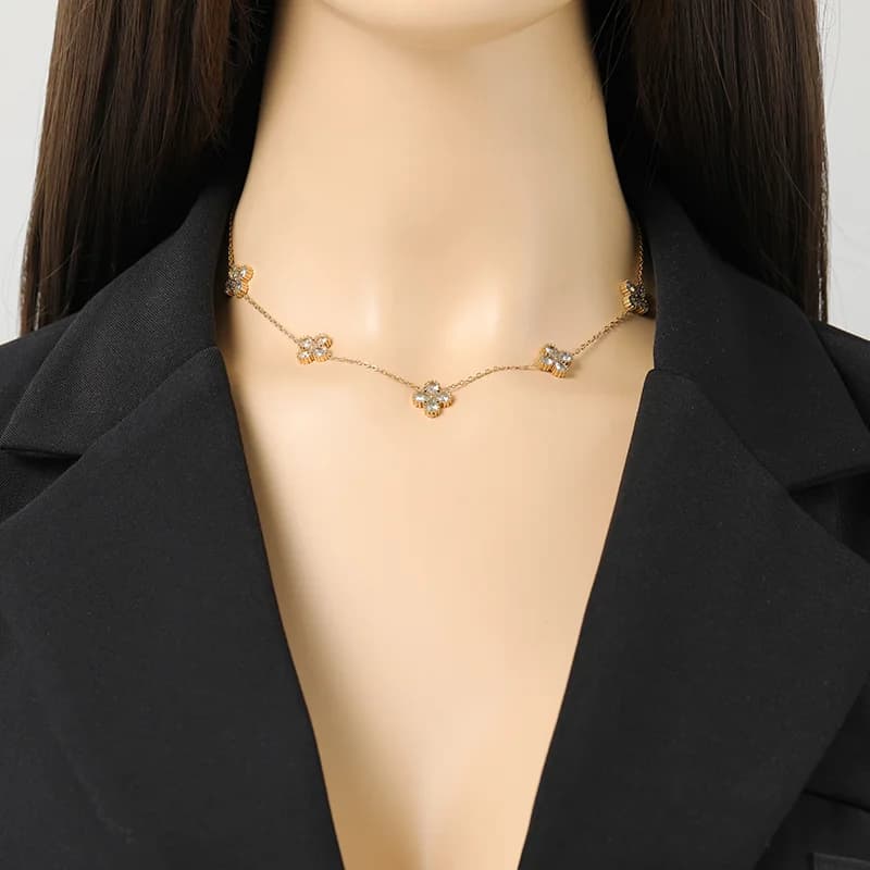 Zirkoon bloem set: ketting, oorbellen en armband
