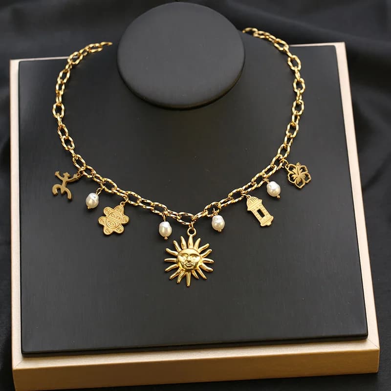 Gouden hangerketting met zeester, schelp en zon
