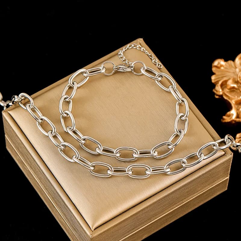 Zilverkleurige ketting en armband set