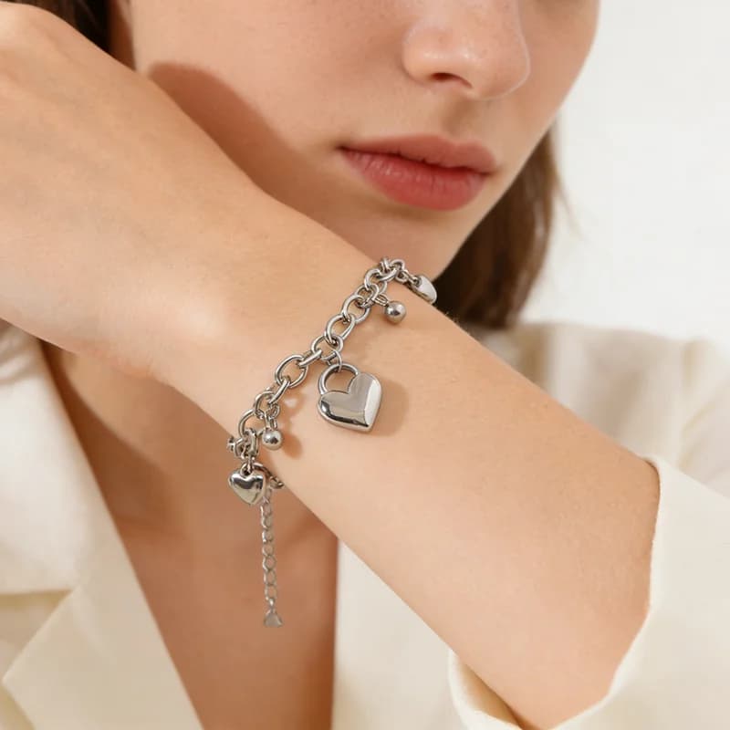 Zilverkleurige Hart Kralen Bedel Bangle