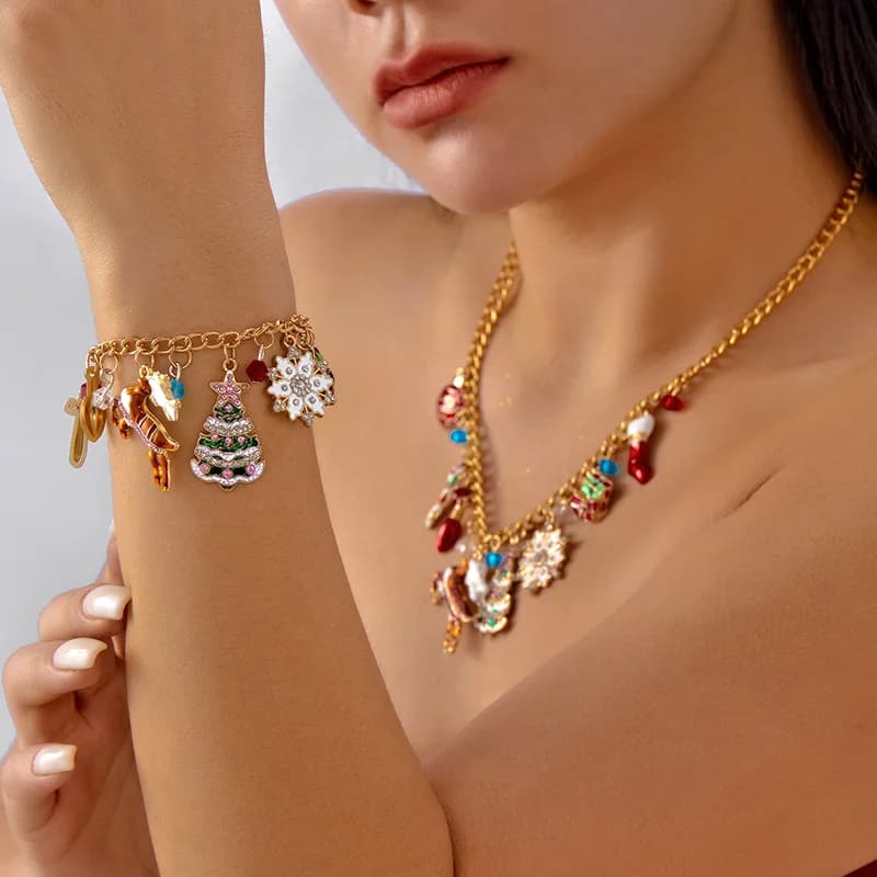 Ketting met kerstboom-, sneeuwvlok- en rendierhanger