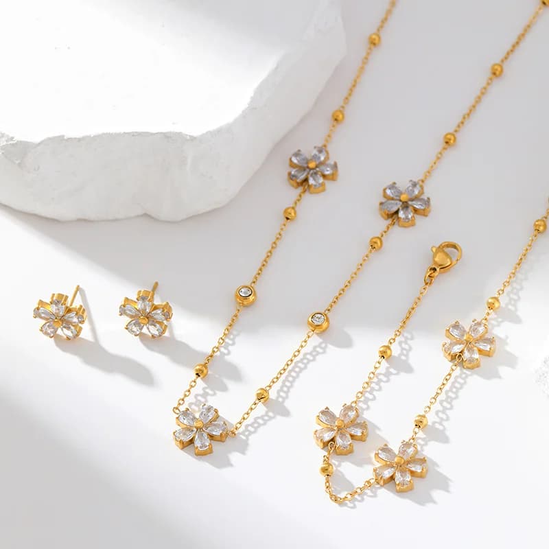 Zirkoon bloem set: ketting, oorbellen en armband